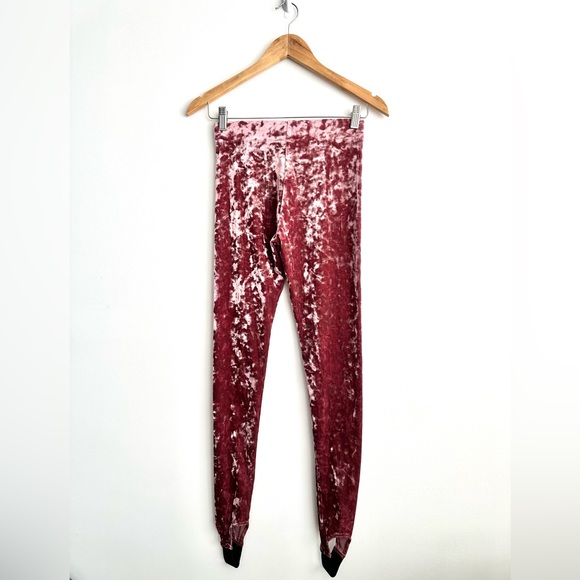Forever 21 Deep Pink Crushed Velvet Leggings with Black Stirrups - Picture 7 of 7